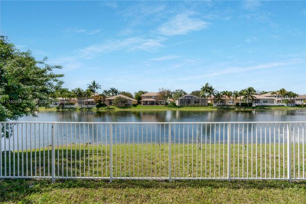 Exterior, Lake