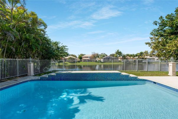 Exterior, Lake, Pool, Water