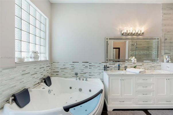 Bathroom, Dual Sink Vanities, Interior