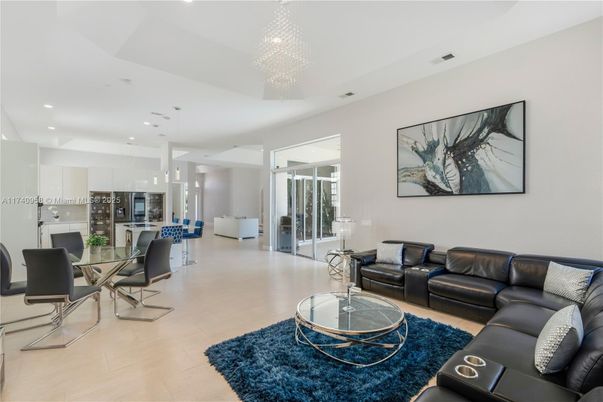 Dining room, Interior, Living room, Pendant Lights, Recessed Lighting