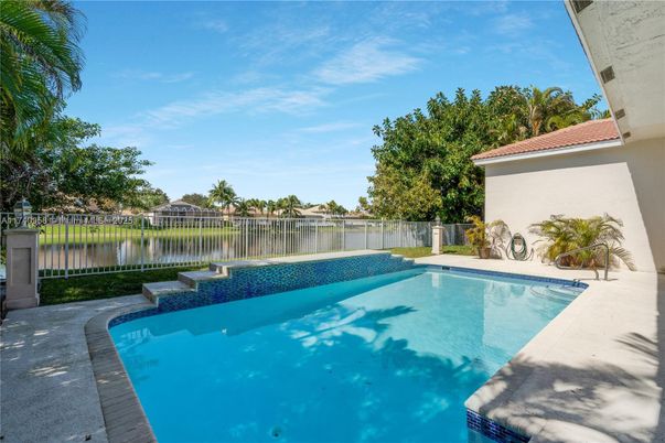Exterior, Pool, Water