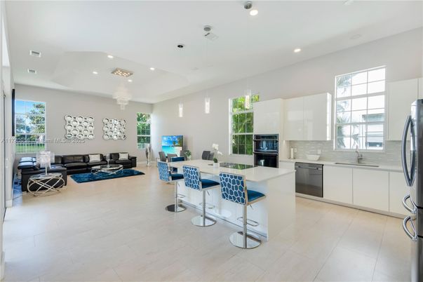 Interior, Kitchen, Living room, Pendant Lights, Recessed Lighting, Stainless Steel Appliances
