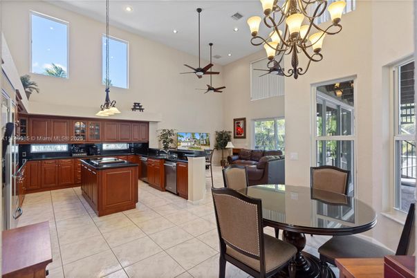 Chandelier, Dining room, Interior, Kitchen, Living room, Pendant Lights, Recessed Lighting