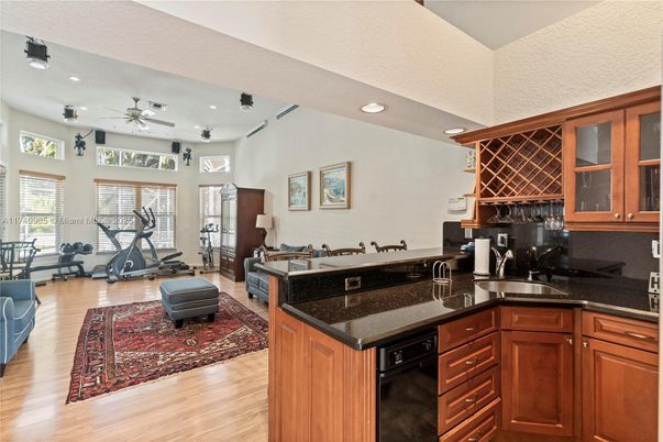 Fitness Equipment, Interior, Living room, Recessed Lighting, Wood Texture Flooring