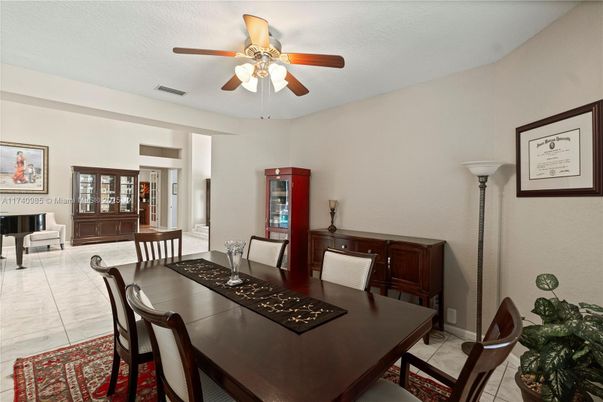 Dining room, Interior, Piano