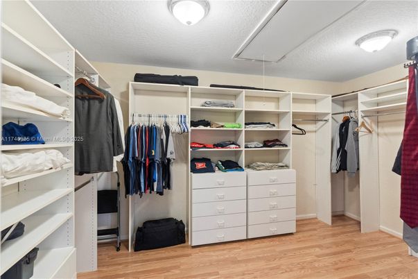 Interior, Walk-in Closets, Wood Texture Flooring