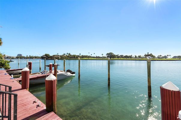 Exterior, Lake