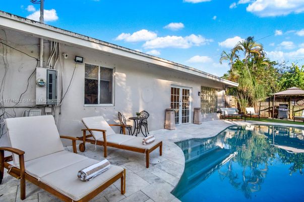 Exterior, Pool