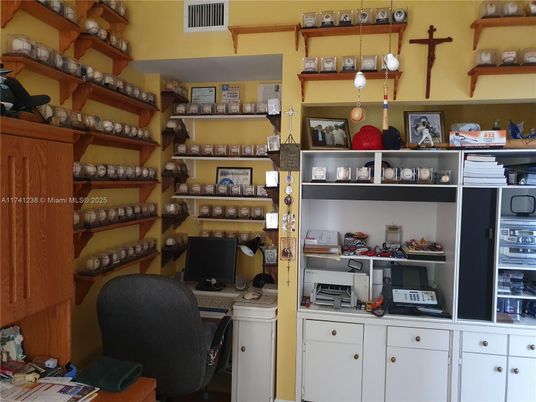 Home Office, Interior