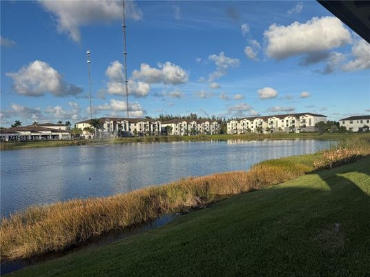 Exterior, Lake