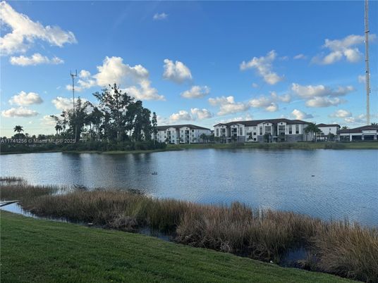 Exterior, Lake