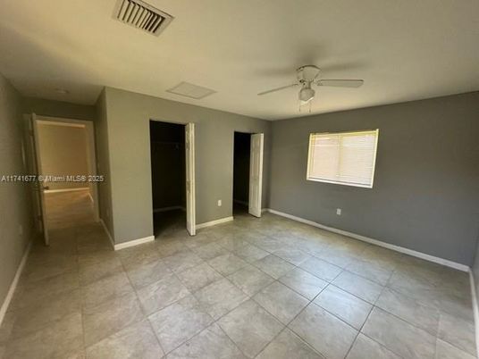 Empty room, Interior