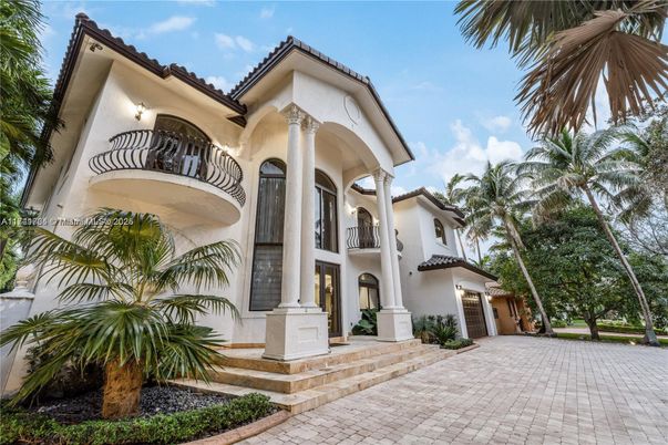Attached, Exterior, Facade, Spanish Mediterranean