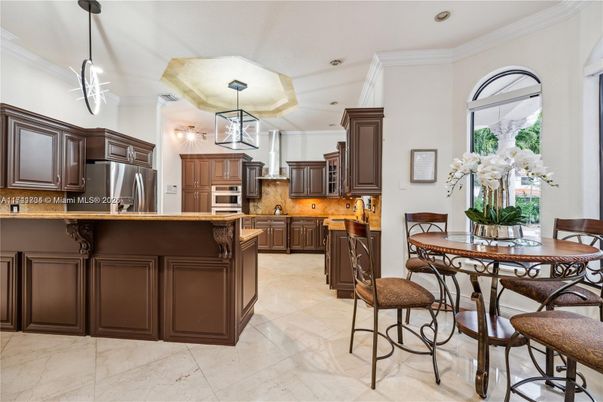 Dining room, Interior, Kitchen, Pendant Lights, Recessed Lighting, Stainless Steel Appliances