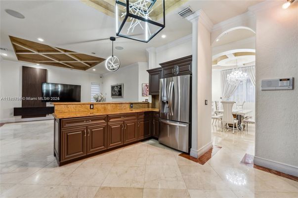 Chandelier, Dining room, Interior, Kitchen, Pendant Lights, Recessed Lighting, Stainless Steel Appliances