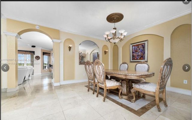 Chandelier, Dining room, Interior