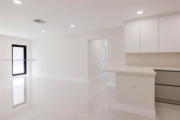 Empty room, Interior, Kitchen, Recessed Lighting
