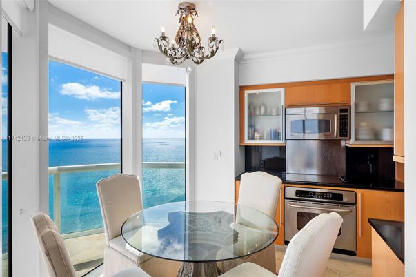 Chandelier, Dining room, Interior, Kitchen, Stainless Steel Appliances, Water