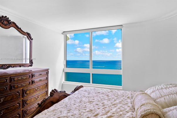 Bedroom, Interior, Water