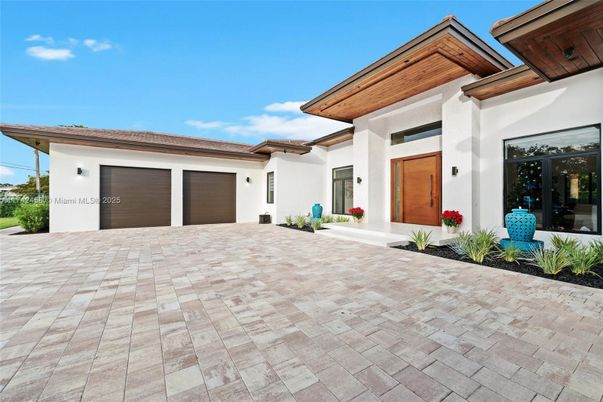Attached, Exterior, Facade, Modern