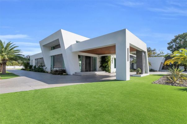 Backyard, Exterior, Facade, Modern