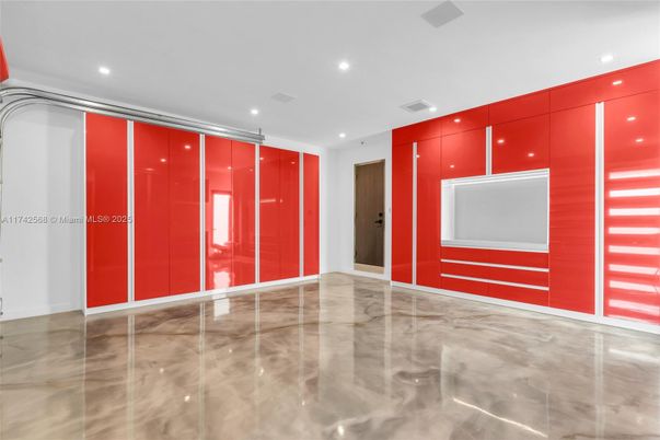 Empty room, Interior, Recessed Lighting