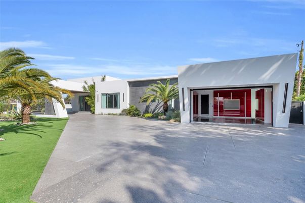 Backyard, Exterior, Facade, Modern
