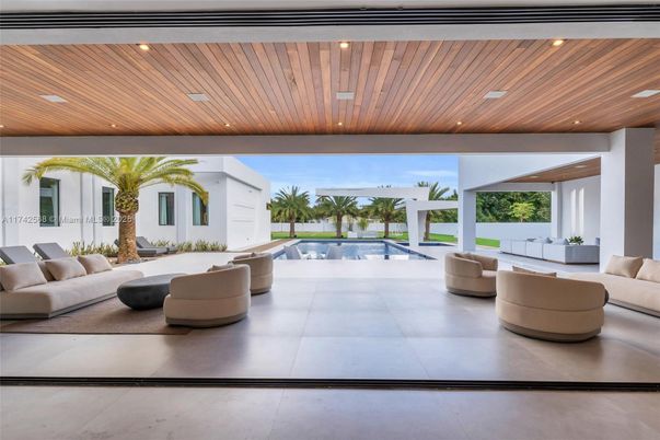 Exterior, Pool, Recessed Lighting