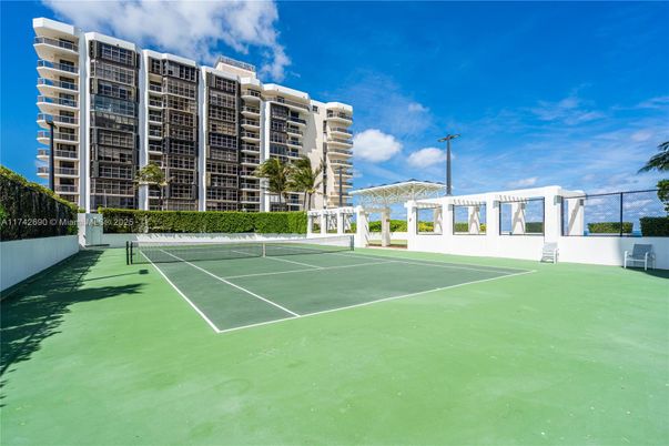 Exterior, Tennis Courts