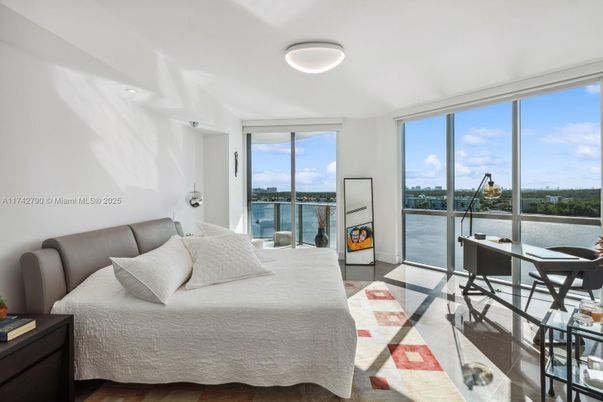 Bedroom, Interior, Recessed Lighting, Water