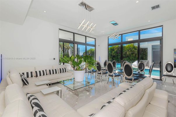 Dining room, Interior, Living room, Pendant Lights, Recessed Lighting