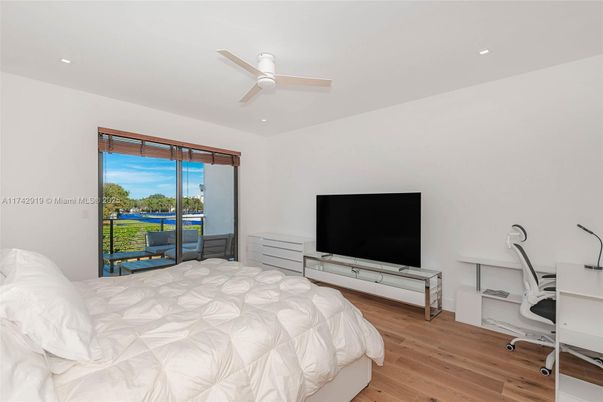 Bedroom, Home Office, Interior, Recessed Lighting, Wood Texture Flooring