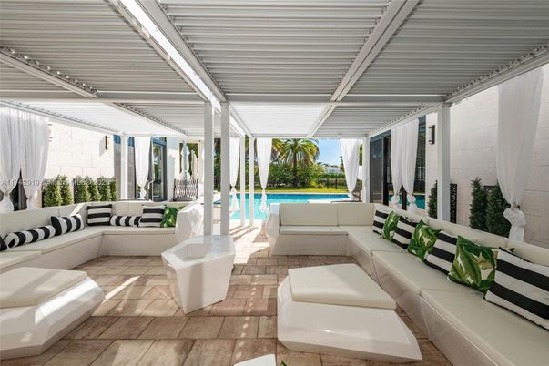 Interior, Living room, Pool, Sun Room