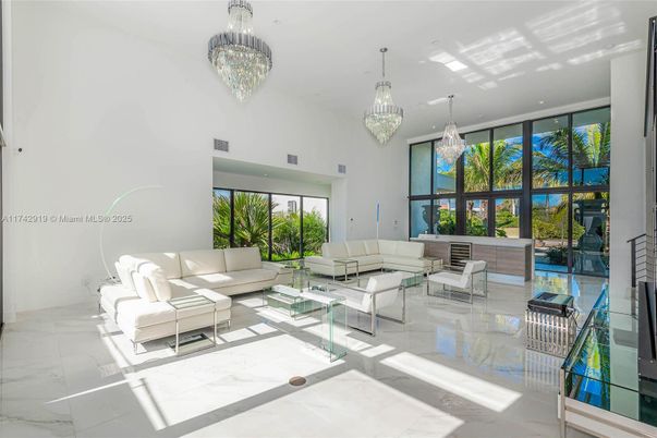 Chandelier, Interior, Living room, Marble, Recessed Lighting