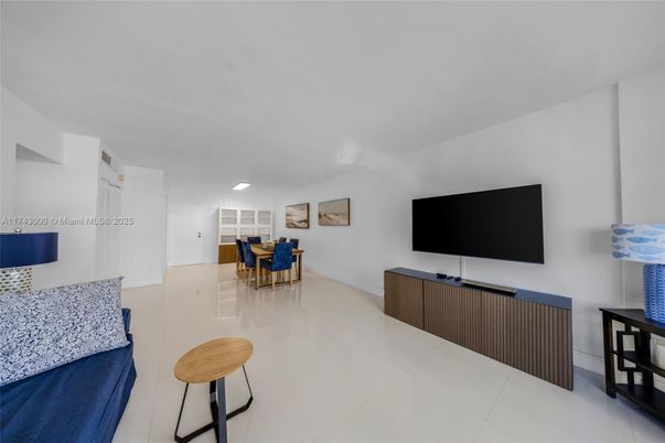 Dining room, Interior, Recessed Lighting