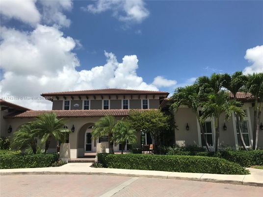 Exterior, Facade, Mediterranean