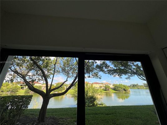 Exterior, Lake