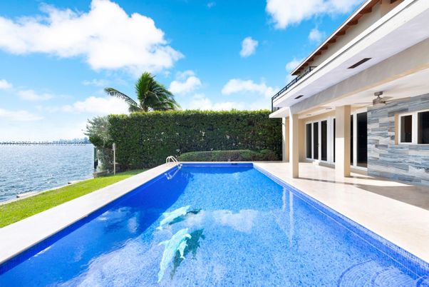 Exterior, Pool, Water