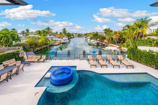 Exterior, Lake, Pool, Water
