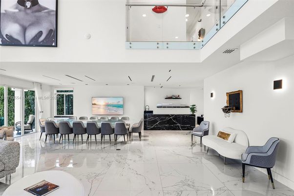 Dining room, Interior, Living room, Marble, Recessed Lighting