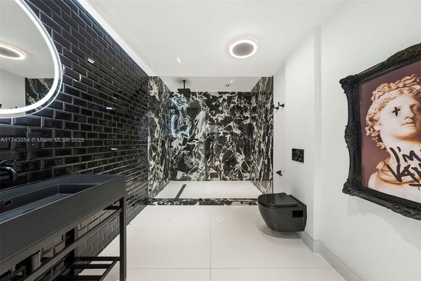 Bathroom, Interior, Recessed Lighting