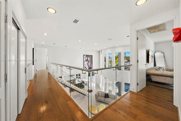 Interior, Recessed Lighting, Wood Texture Flooring