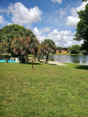 Exterior, Lake