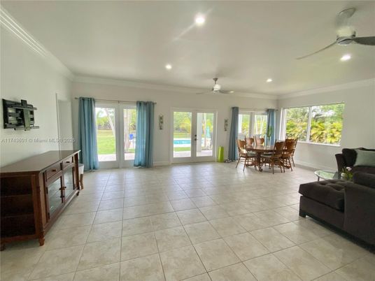 Dining room, Interior, Recessed Lighting