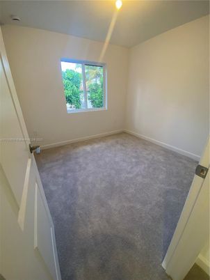 Empty room, Interior