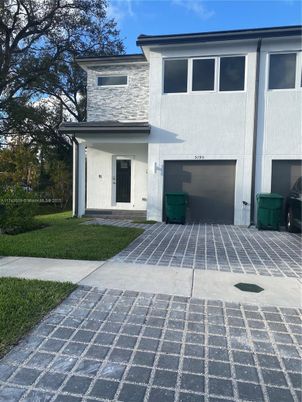 Attached, Exterior, Facade, Modern