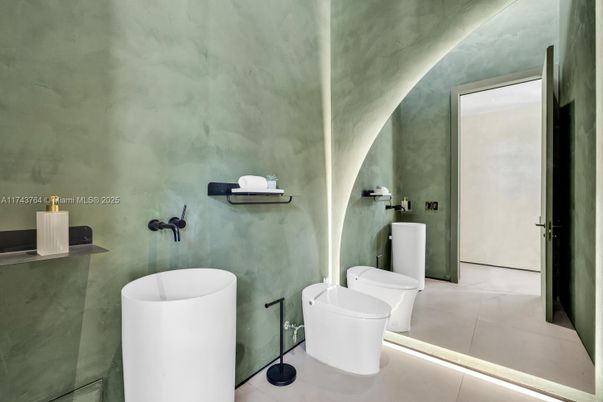 Bathroom, Interior