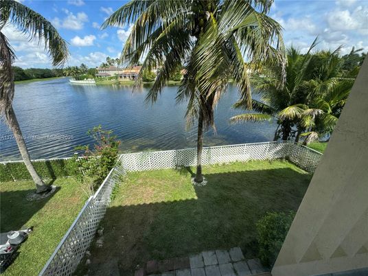 Exterior, Lake
