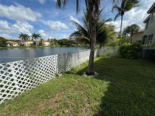 Exterior, Lake