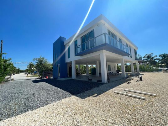Backyard, Exterior, Facade, Modern